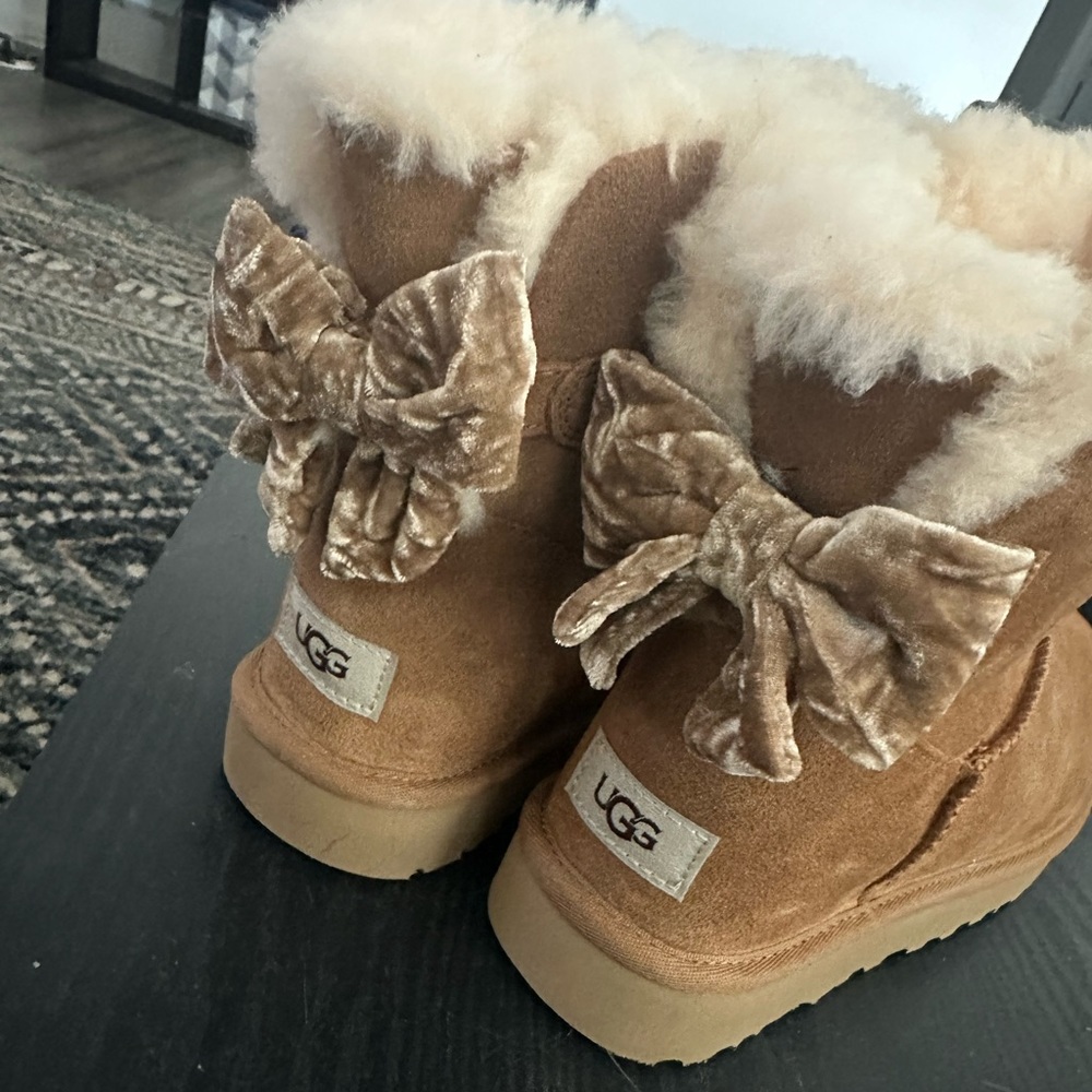 UGG Mini Bailey Bow Crushed Velvet Boots